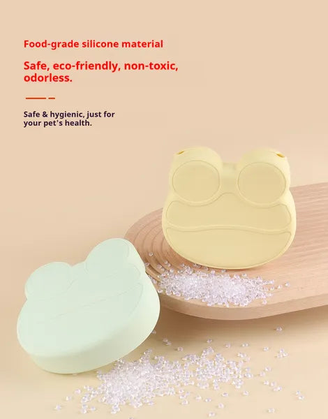Furly Treat Pouch — Silicone Training Treat Bag — view 2